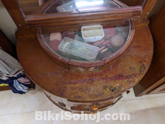 সেগুন কাঠের ড্রেসিং টেবিল